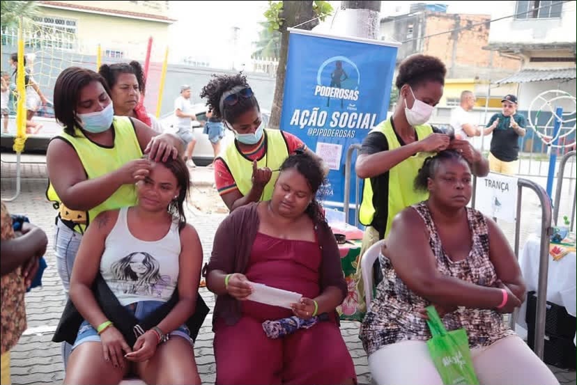 Ação social — Poderosas